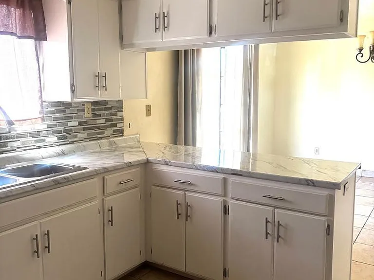 1738 N C Ave — Photo 3