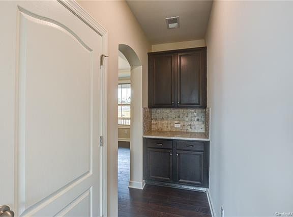 4th image of 915 Tyne Dr