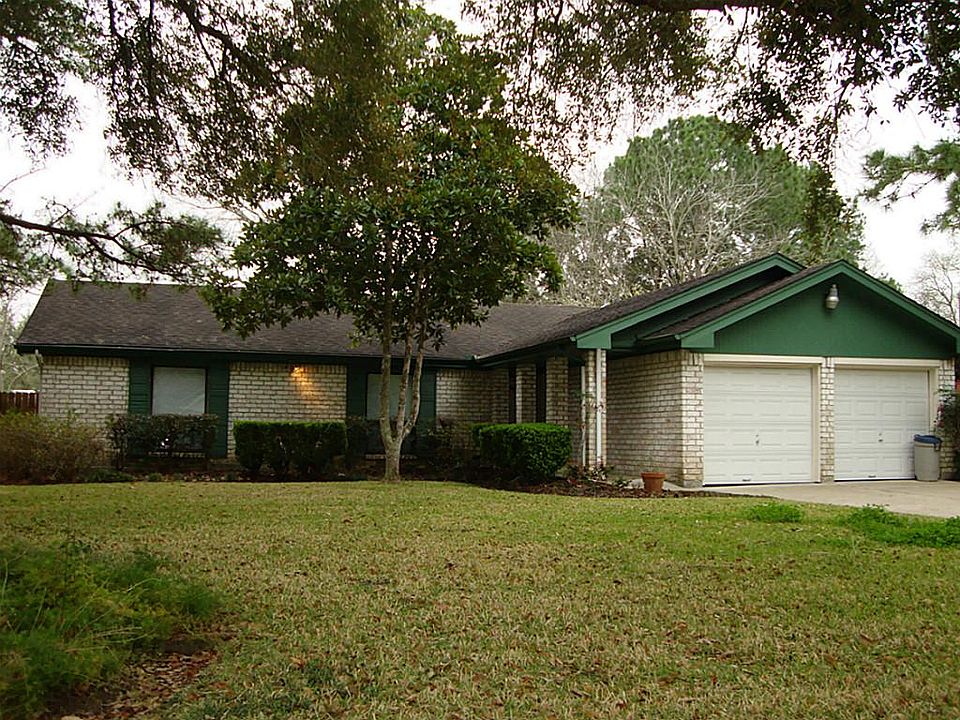 THIS IS A WELL KEPT HOME LOCATED IN A QUIET MATURED NEIGHBORHOOD.