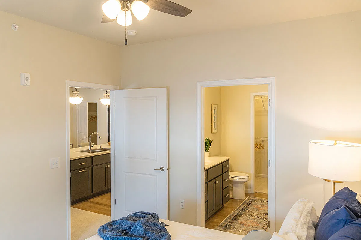2 bed, 1150 sqft, $2,420 — Photo 4