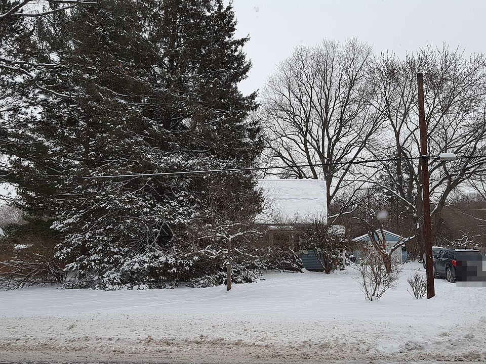 2nd image of 2800 N Maple Rd
