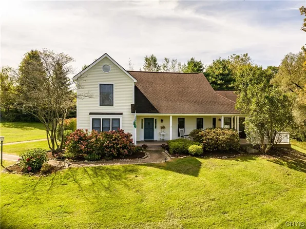 3467 Amber Rd, Syracuse, NY 13215