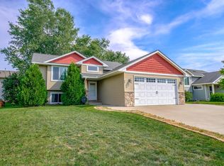 34 Meadowlark Dr, Hudson, WI 54016