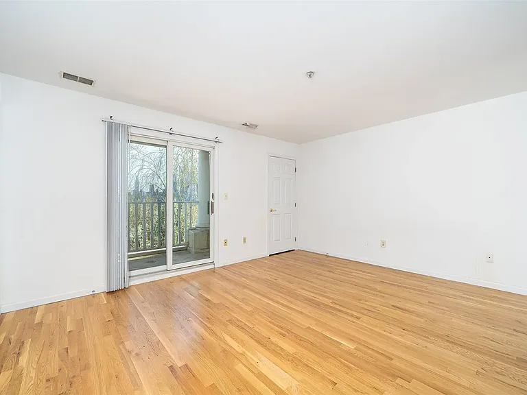39 Hamilton Ave #C — Photo 8