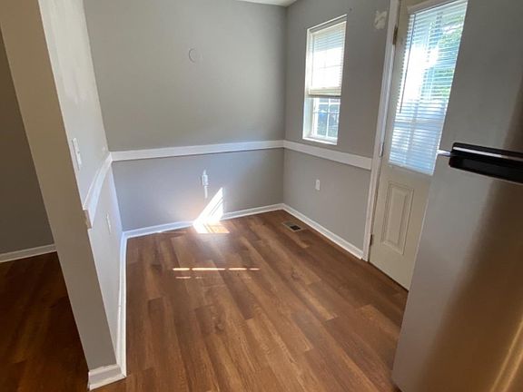 4th image of 1406 Forest Ave #2