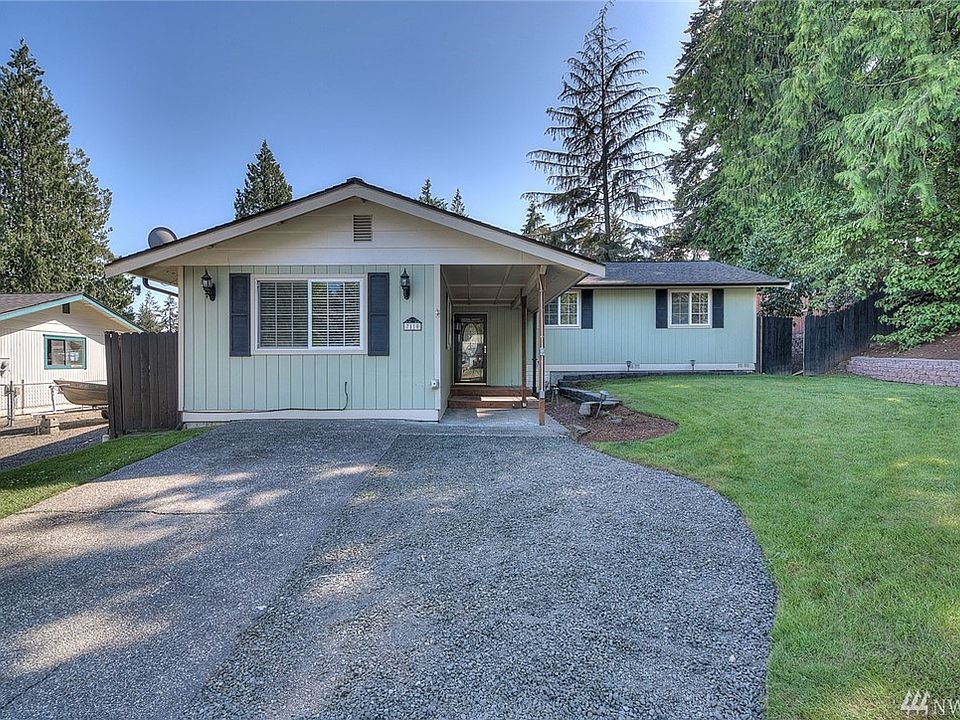 This home presents itself well and located at the end of a quiet cul-de-sac.