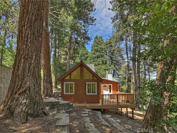 996 Coulter Pine Rd, Crestline, CA 92325