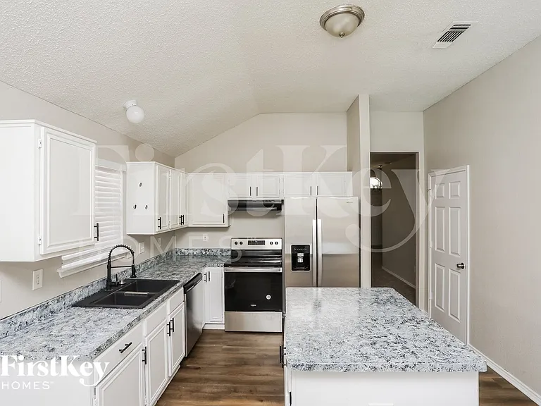 2505 Hidden Springs Dr — Photo 6