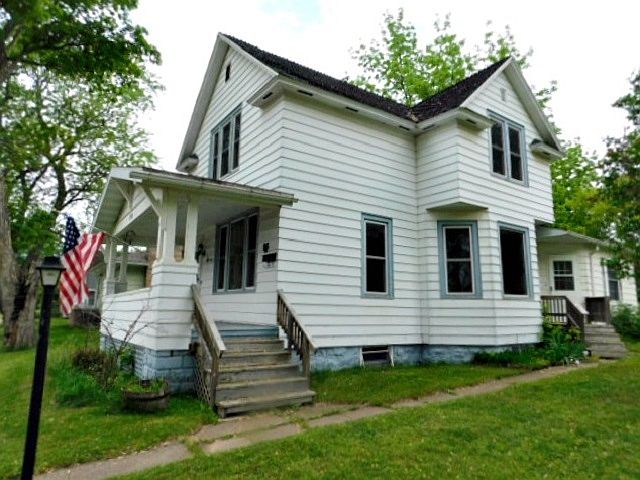 1st image of 704 W Brown St