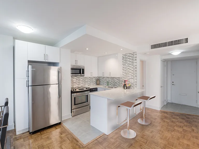50 Alexander St — Photo 3