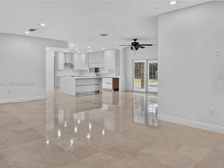 10425 SW 62nd St — Photo 5