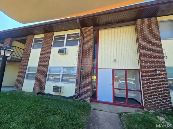 7445 Hazelcrest Dr APT G, Hazelwood, MO 63042
