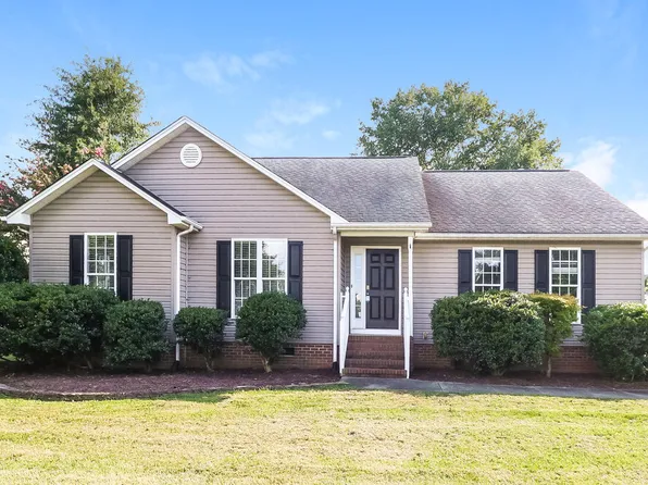 1004 Ayrshire Ln, Dallas, NC 28034