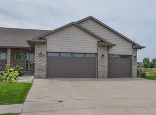 2405 E Tranquility Cir, Sioux Falls, SD 57108