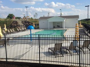 5868 S National Dr, Parkville, MO 64152