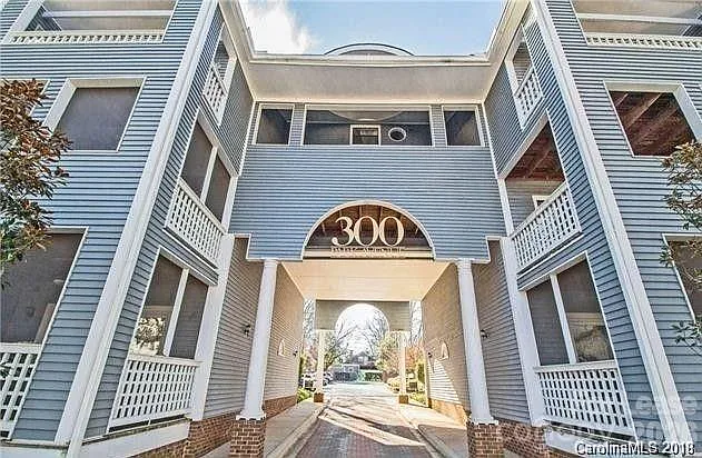 300 E Park Ave