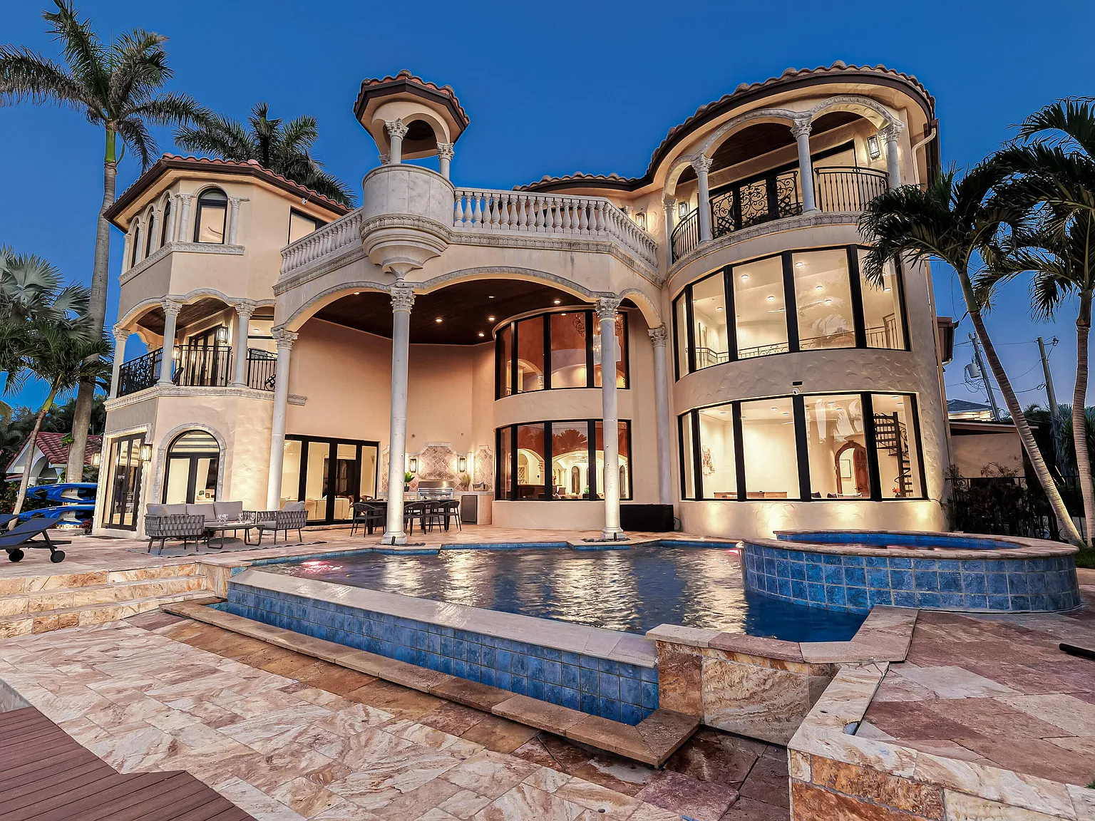 6 bed, 9.0 bath, 7286 sqft, $39,995 — Photo 2