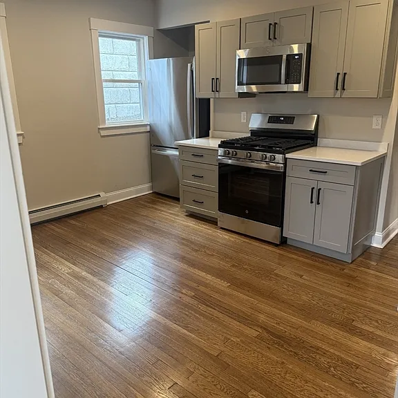 138 Allen St #1 — Photo 4