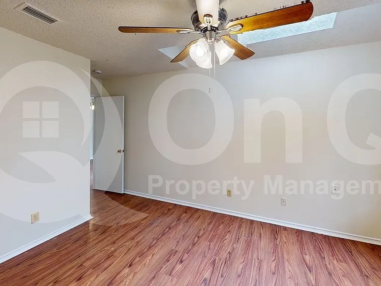 732 Versailles St — Photo 16