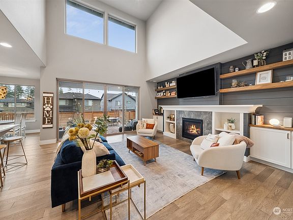 5th image of 14517 199th Avenue E