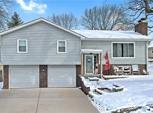 2520 Heather Ln, Lexington, MO 64067
