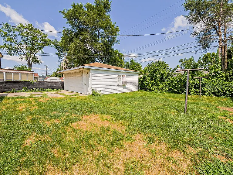 1147 E Brockton Ave — Photo 29