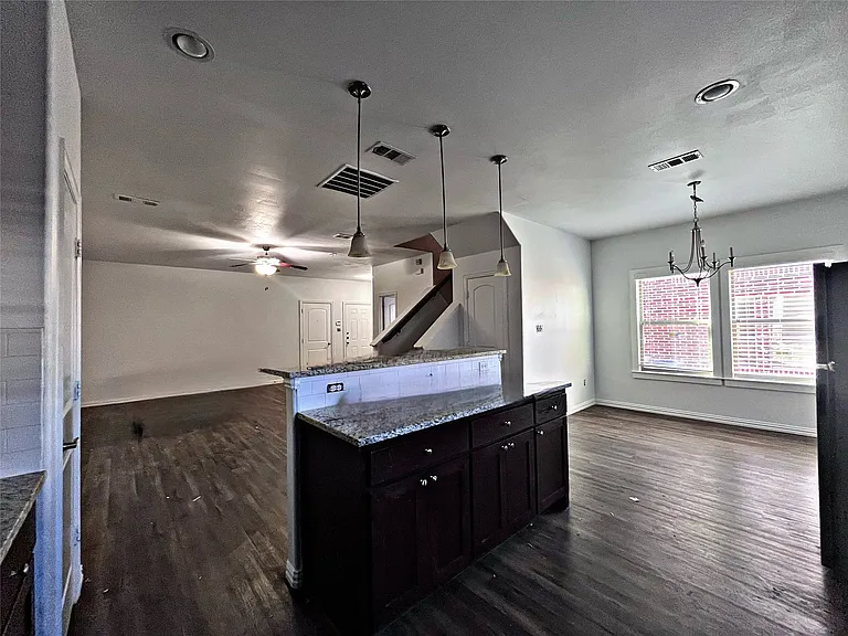 4916 Villas Dr #4916 — Photo 8