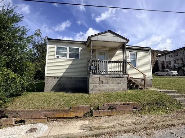 122 Mayfair Ave, Oak Hill, WV 25901