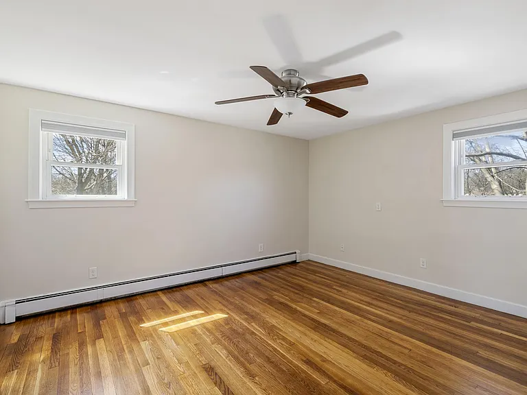 160 Ravenswood Rd — Photo 15