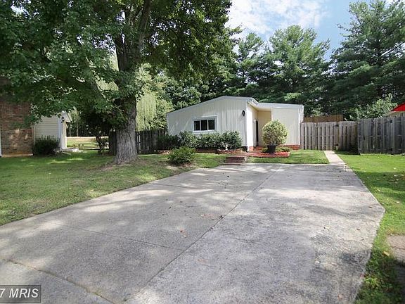 2nd image of 2303 Kingsbury Ln