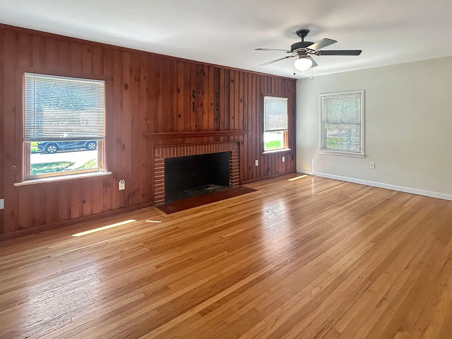 Beautiful 3 bedroom home in one of the prettiest neighborhoods in St. Petersburg — Photo 4