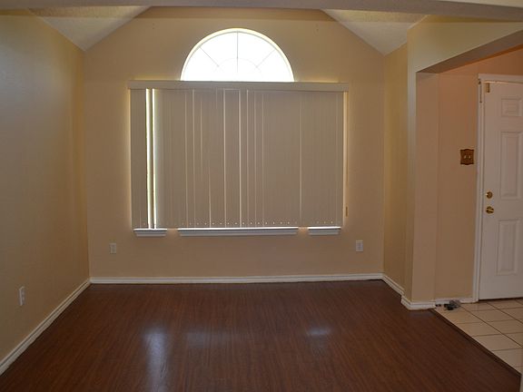 2nd image of 1829 Pebblebrook Ln