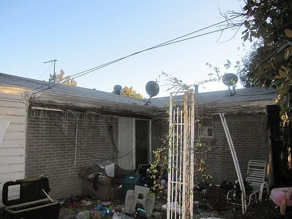 4th image of 5628 Cloverdale Dr