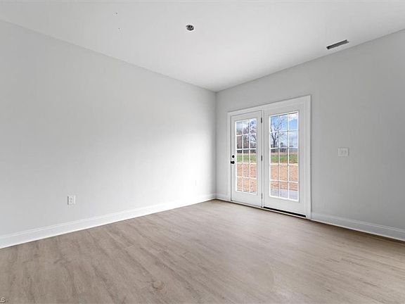 5th image of 846 Deadmon Rd