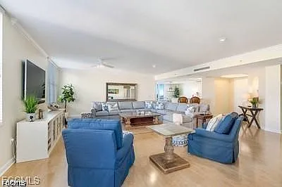 3 bed, 2.5 bath, 2600 sqft, $4,750 — Photo 3