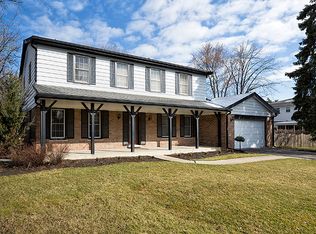 3040 White Pine Dr, Northbrook, IL 60062