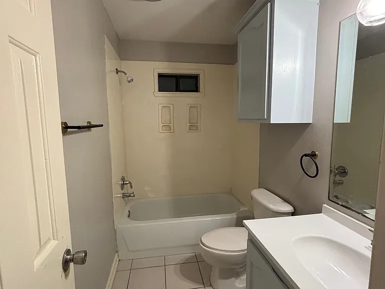 Masters toilet and bath
