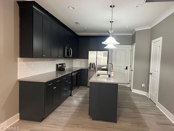 4th image of 1756 Eastfall St