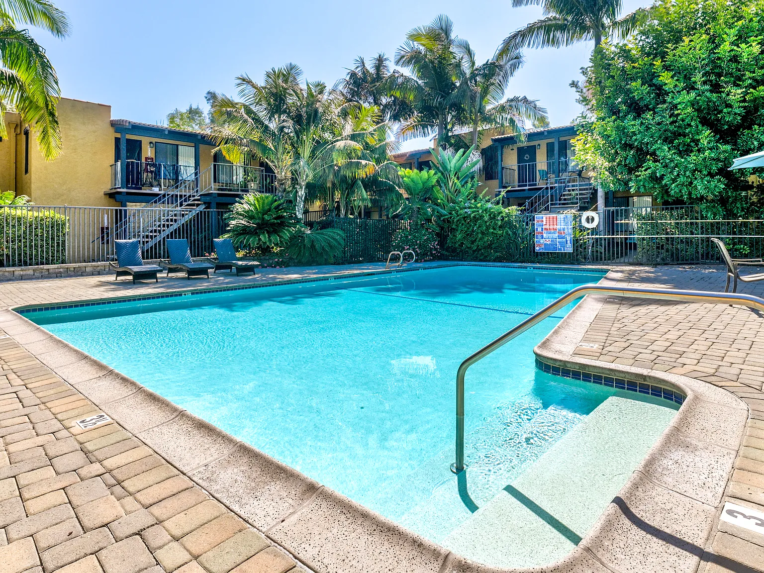 Casa Vista Apartment Homes — Photo 3