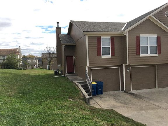 2nd image of 939 Goldfinch Ln