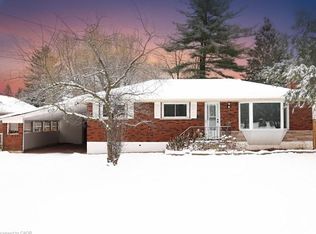 216 Sioux Rd, Hamilton, ON L9G 1P8