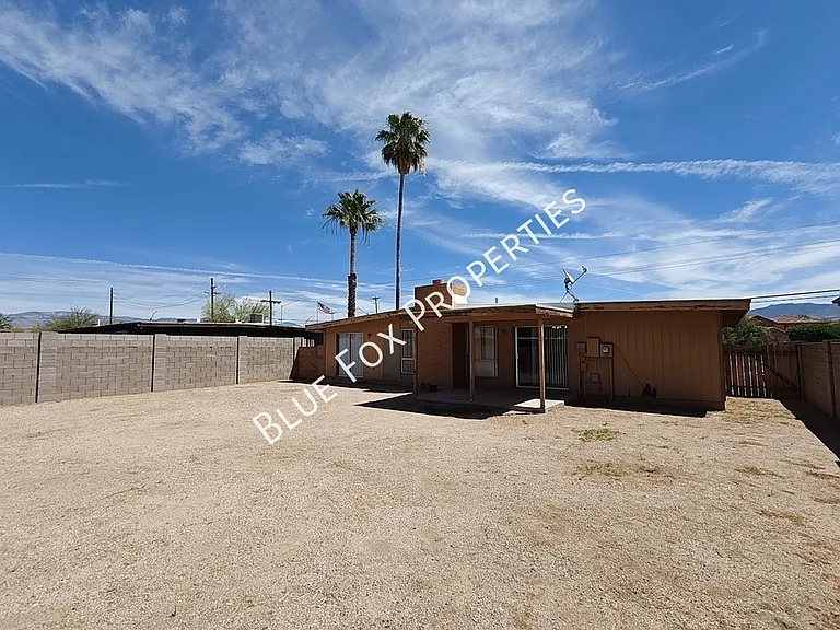 2618 S Camino Seco — Photo 24
