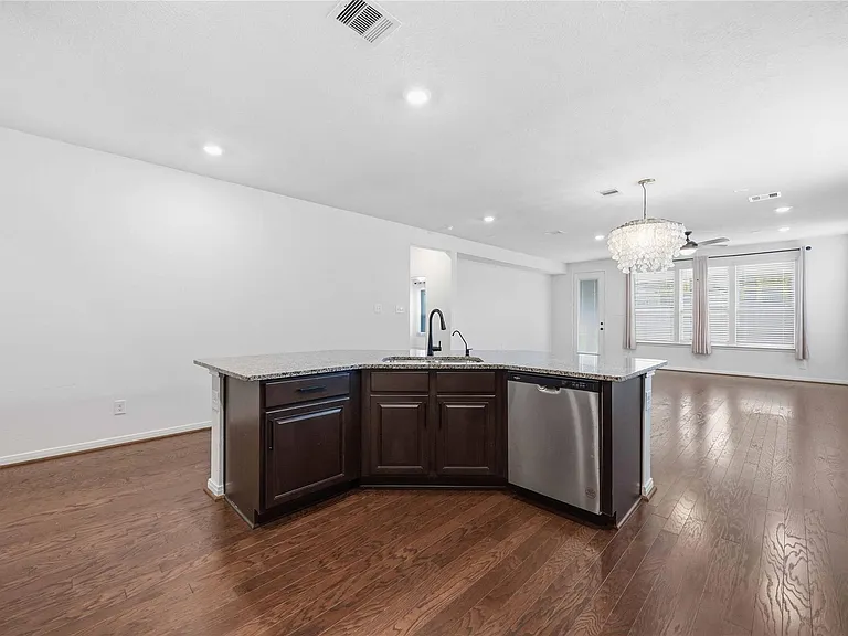 7627 Coral Key Dr — Photo 8