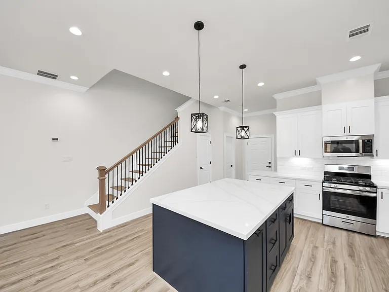 3829B Mainer St — Photo 6