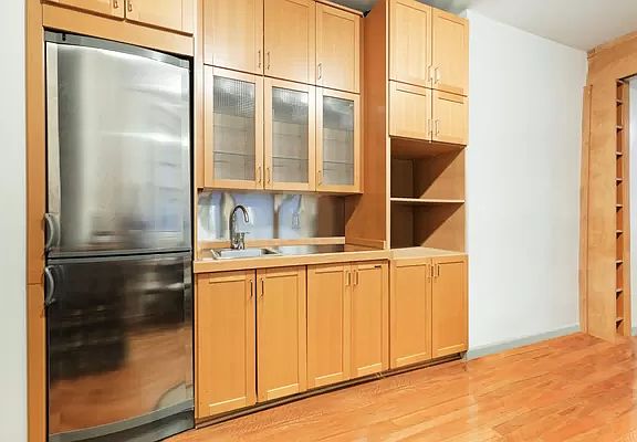 2nd image of 139 E 30th St APT 1C