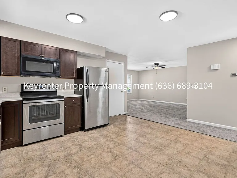 419 Omar Ct — Photo 6