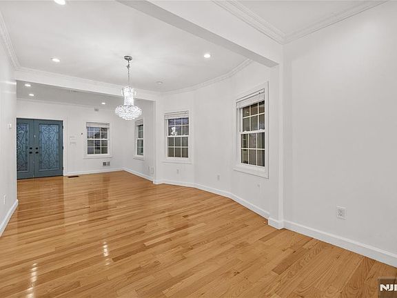 5th image of 81 Fairmount Ave