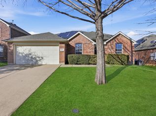 424 Shady Shore Ln, Crowley, TX 76036
