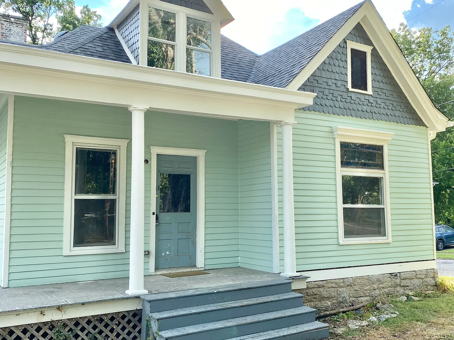 3 bed, 1200 sqft, $2,100 — Photo 2