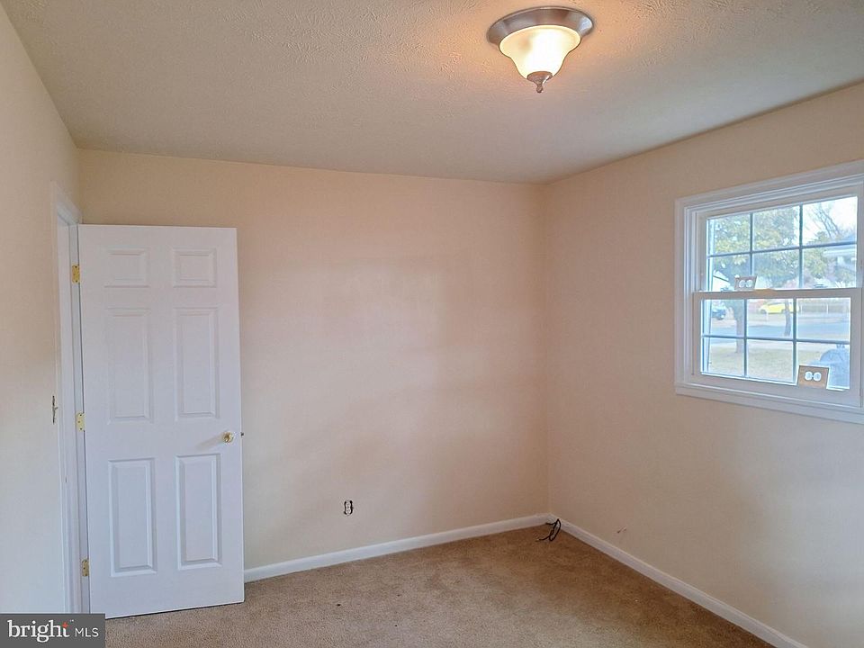 2nd image of 600 Woodford St